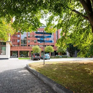 Trinity Hall - Suburban Apartment